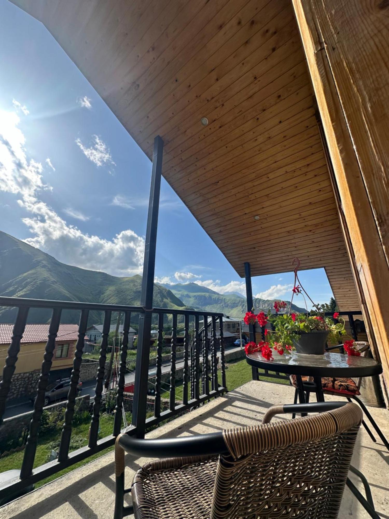 Hotel Dari Kazbegi Ngoại thất bức ảnh